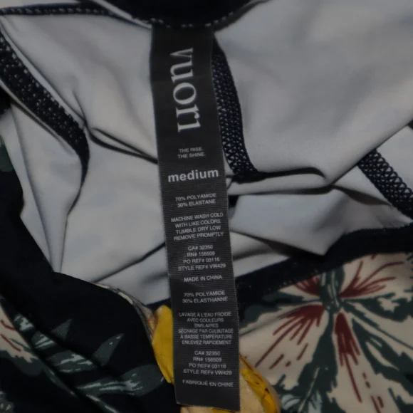 Vuori Stride Leggings in Ink Maui Floral print Green - Picture 12 of 12